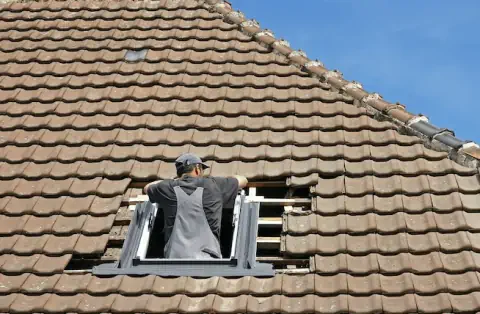 Pose de velux à Saint-Etienne de Montluc